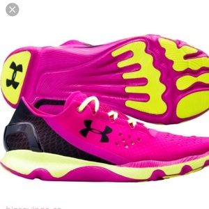 Selling these size 8 under armour training shoes
